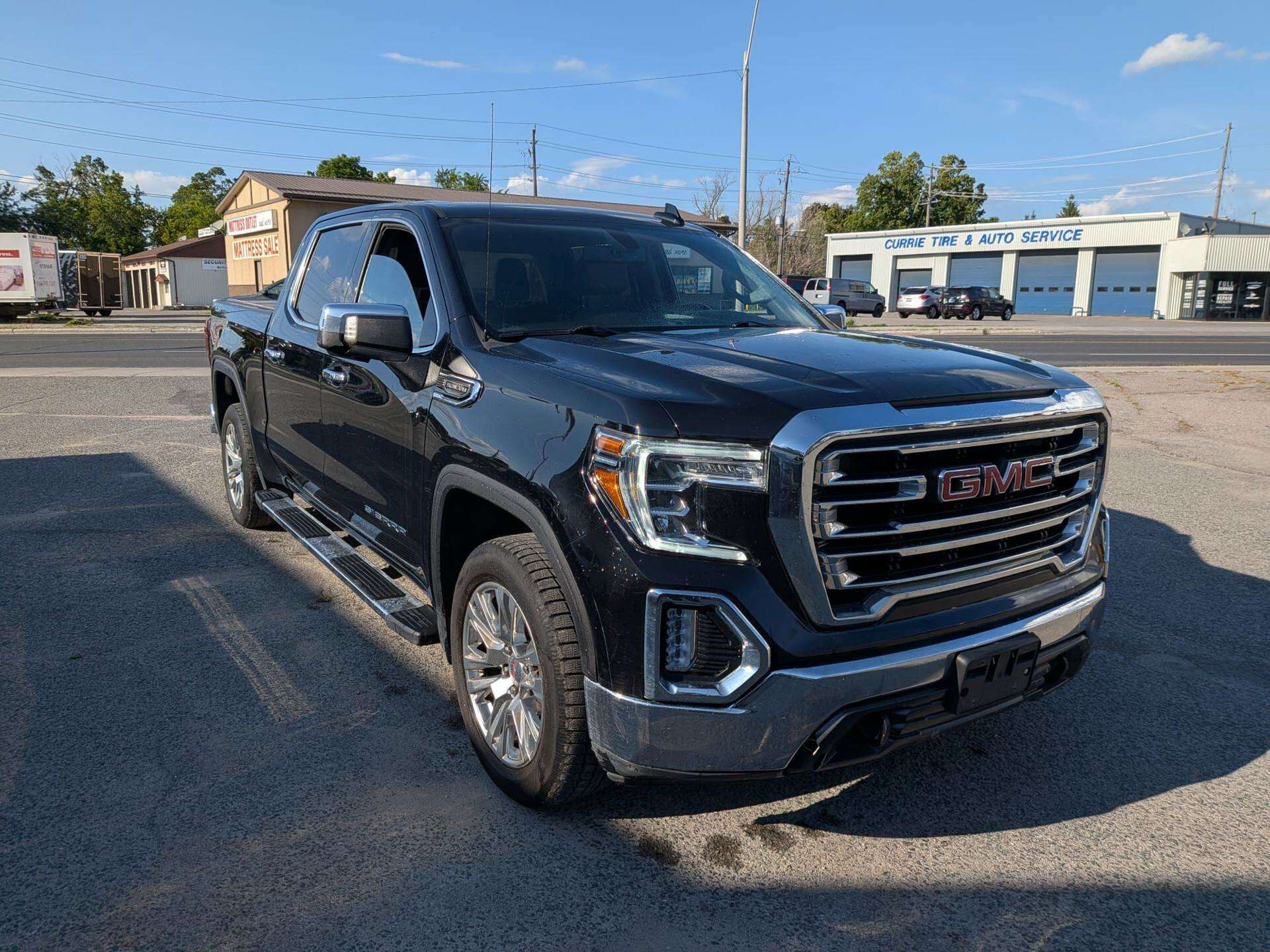 2022 GMC Sierra 1500 SLT Crew Cab Short Box 4WD — снимка 1