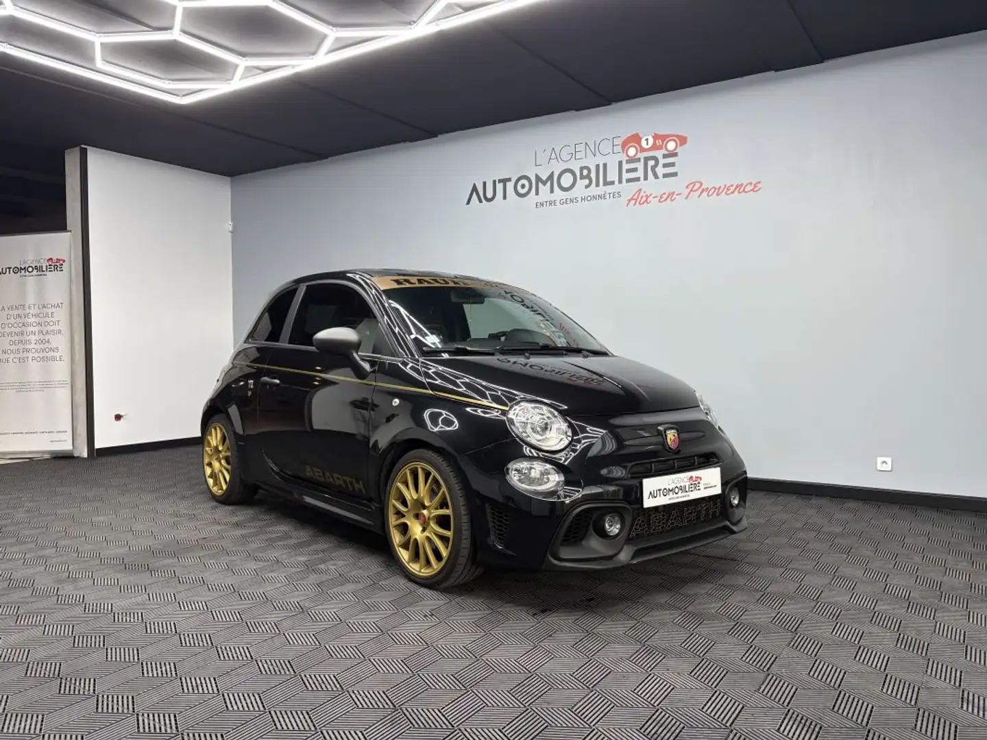 Abarth 500 1.4 Turbo T-Jet 165 ch – Série Scorpioneoro Чёрный - 1