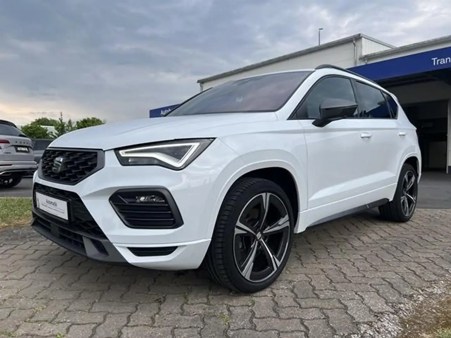 SEAT Ateca FR DSG 19" AHK 360 BEATS DCC ACC MEMORY LED Weiß - 1
