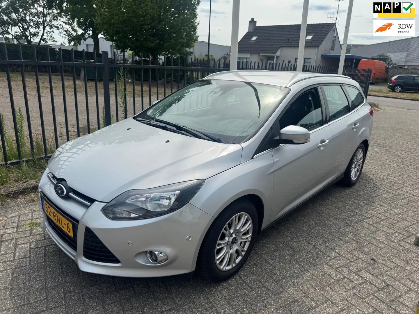 Ford Focus Wagon 1.6 EcoBoost Titanium Clima,Trekhaak,Cruise Grijs - 1