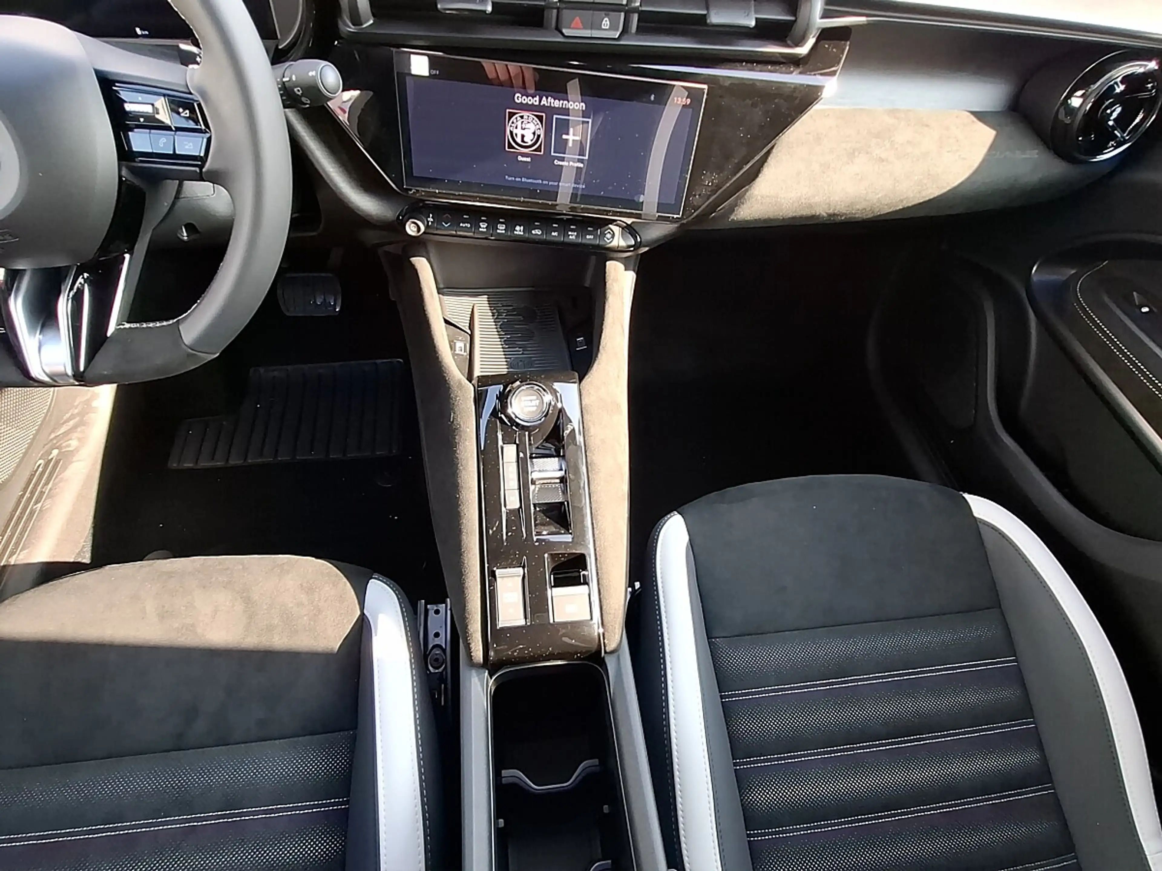 Alfa Romeo Junior 1.2 VGT Mild Hybrid Sport Speciale — photo 8