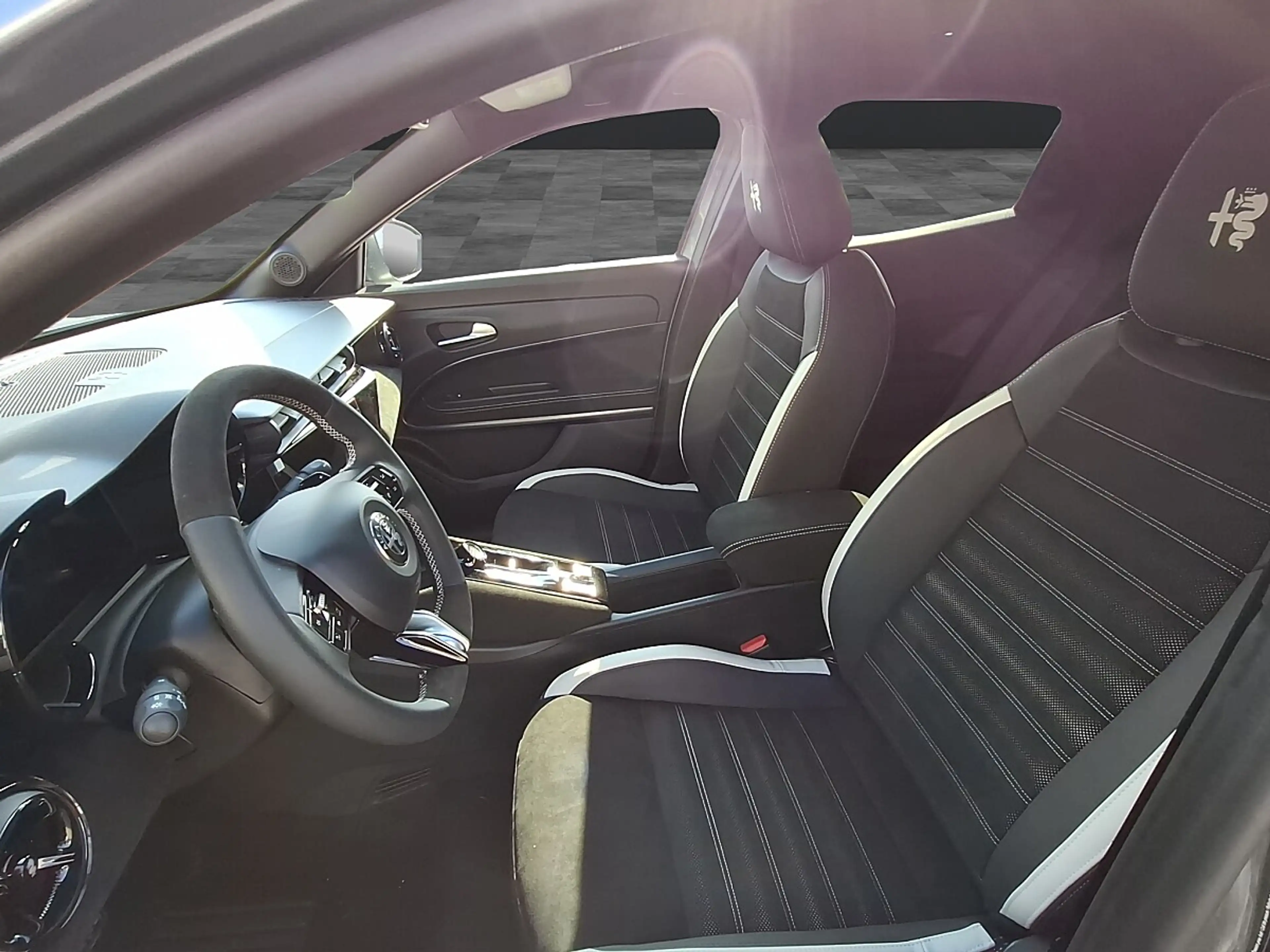Alfa Romeo Junior 1.2 VGT Mild Hybrid Sport Speciale — photo 10