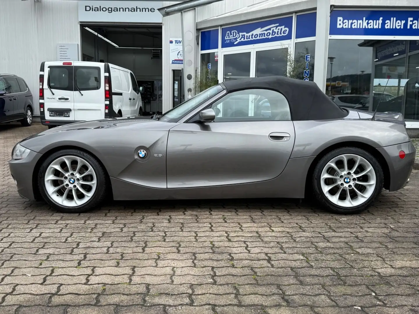 BMW Z4 2.5i Šedá - 2