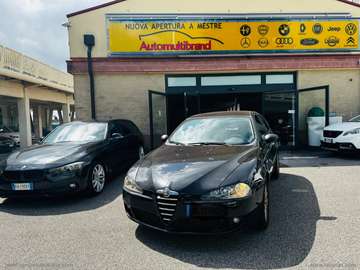 1.6 16V TS 105CV 5p. Black Line
