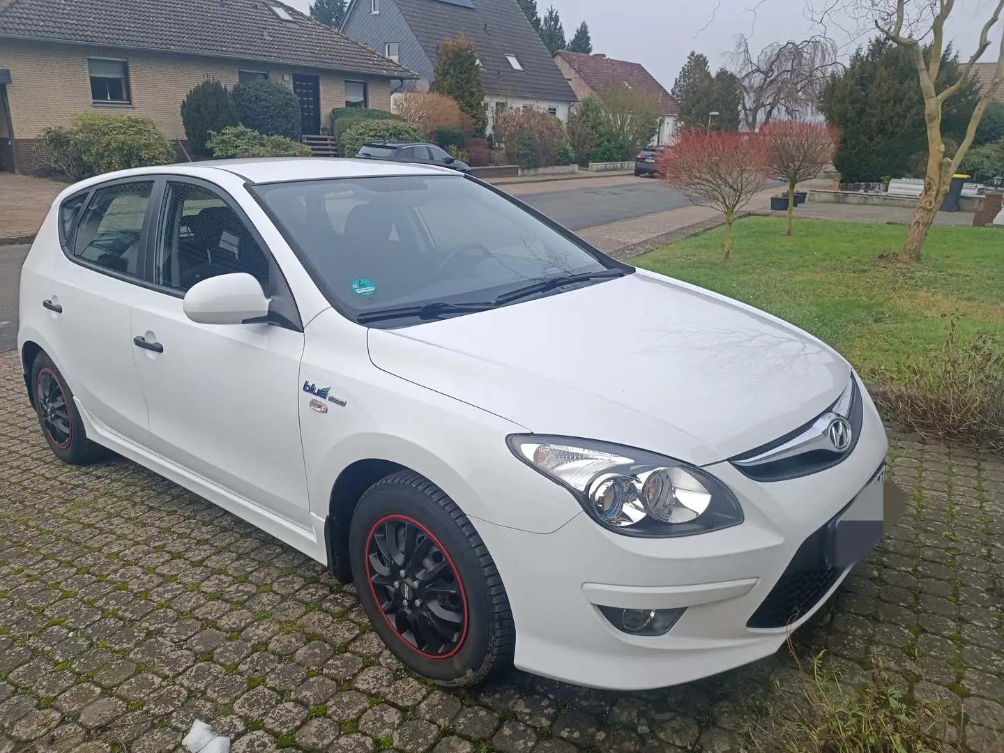 Hyundai i30 i30 Diesel 1.6 CRDi EU-Reimport 2011 Weiß - 1