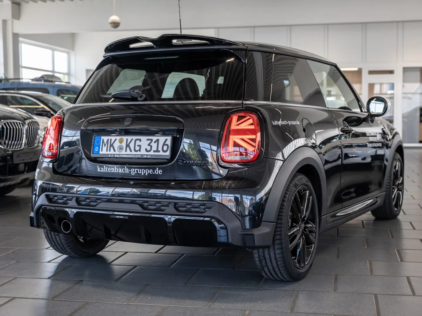 MINI Cooper JCW Trim PANO LED NAVI KAMERA SHZ PDC Noir - 2