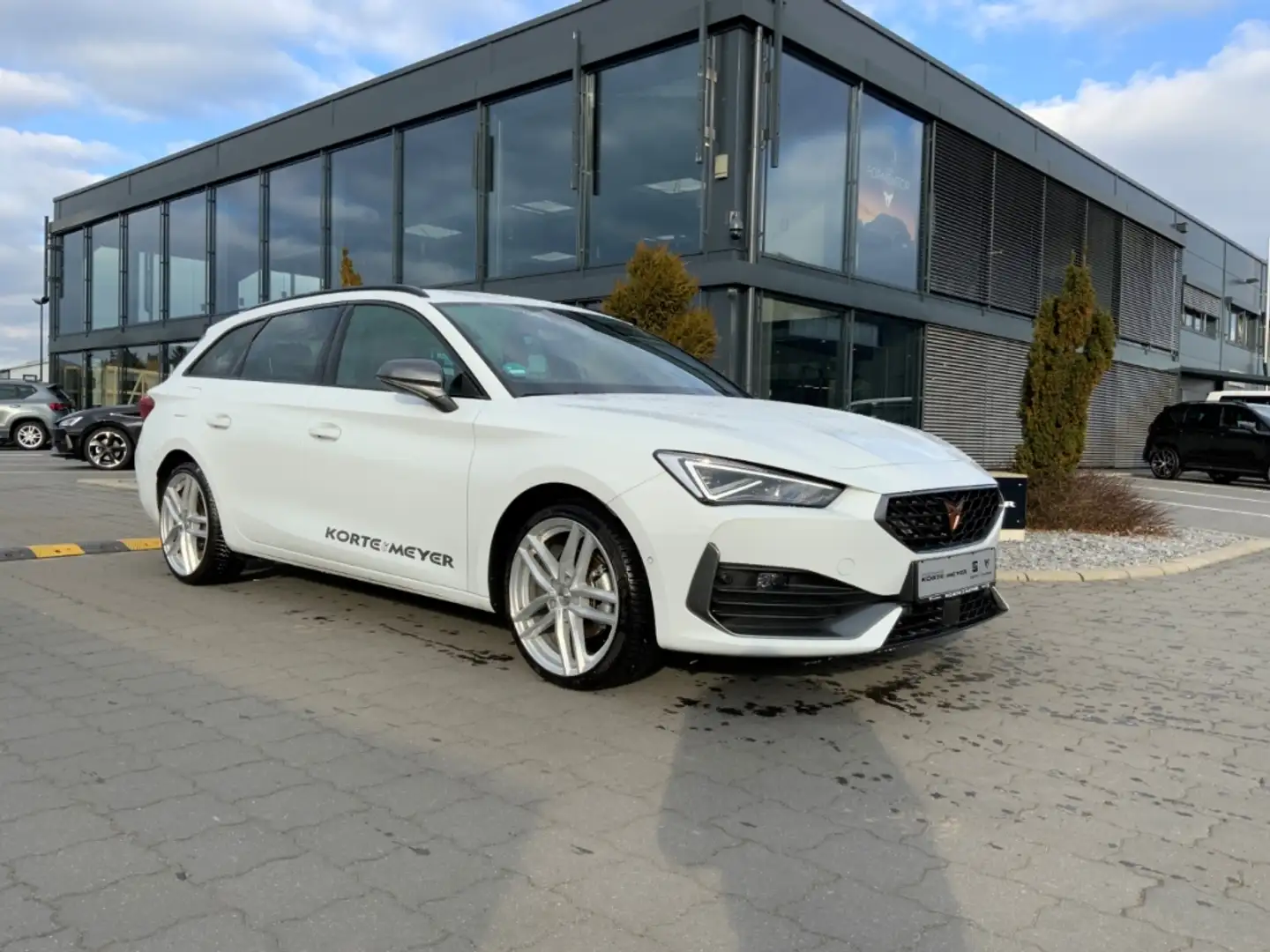 CUPRA Leon SP 1.5eTSI DSG+MatrixLED +ACC+Sitzhzg Weiß - 2