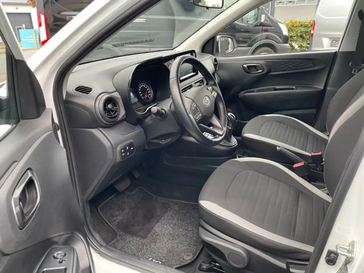 Hyundai i10 Trend Automatik/Klima/PDC/SHZ/hzb.LK/DAB/Alu Weiß - 2