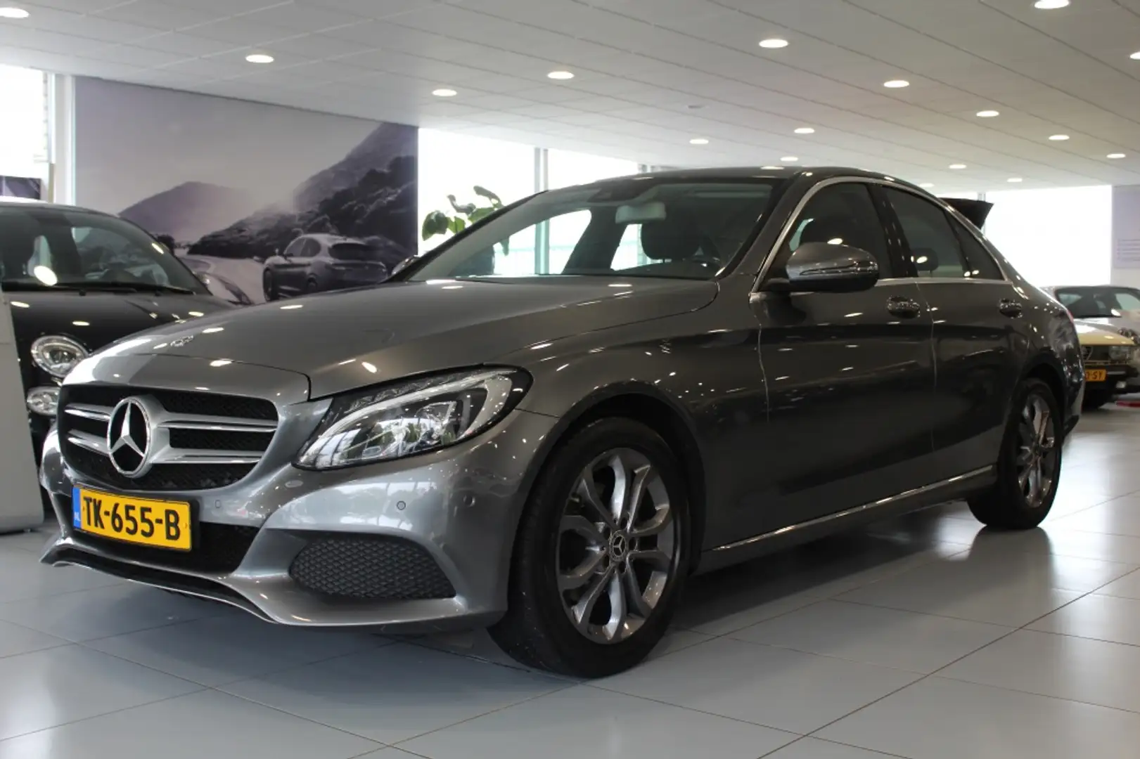 Mercedes-Benz C 180 Bus. Sol. AMG/PANO/CRUISE/NAVI Gris - 2