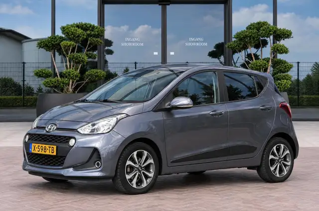 Hyundai i10 1.2i | NAV | PDC | STOELVERWARMING