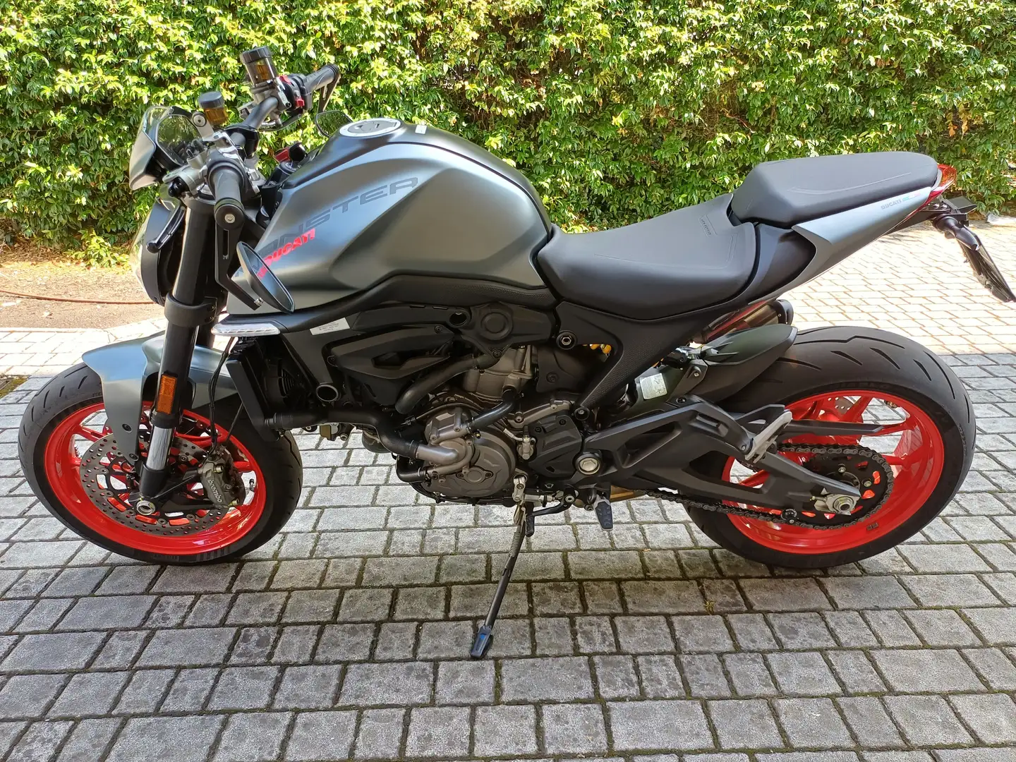 Ducati Monster 937 Plus Aviator Grey Grigio - 2