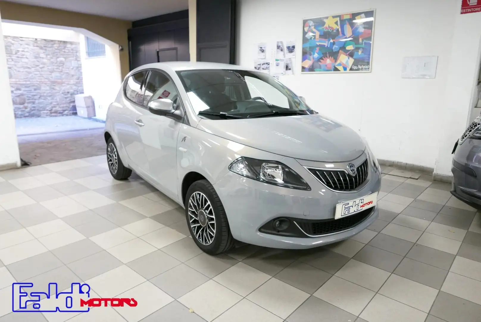 Lancia Ypsilon 1.0 FireFly 5 porte S&S Hybrid Alberta Ferretti Grijs - 1