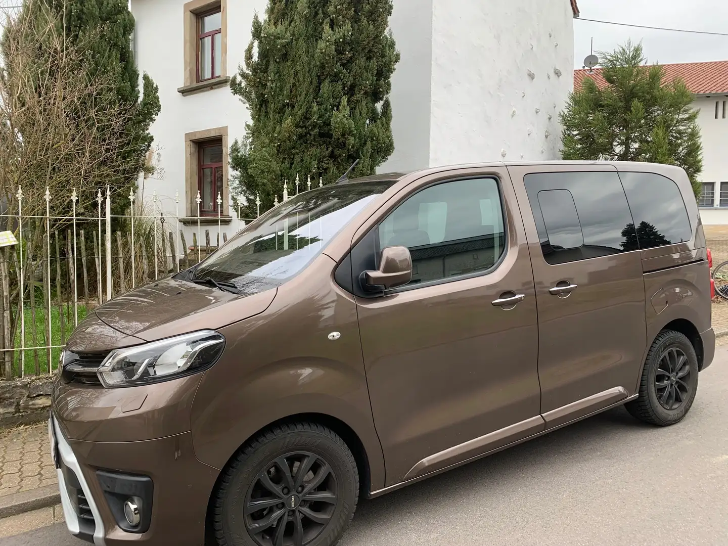 Toyota Proace Proace 2,0-l-D-4D (5-Si.) Verso Family Comfort com Brown - 2