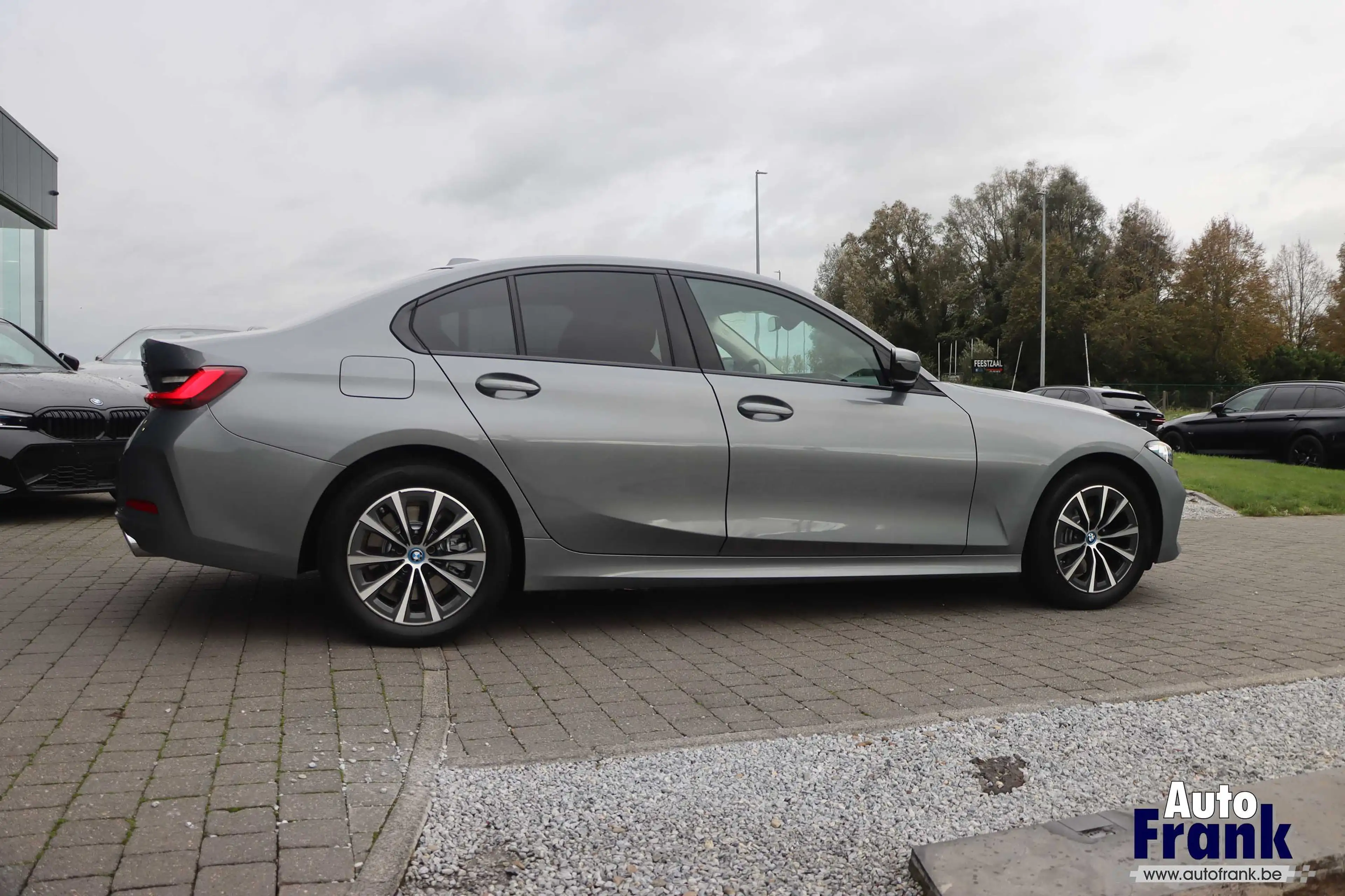 BMW 320 E / BERLINE / SPORTSTOEL / VERW ZTL / HUD / PDC — photo 8