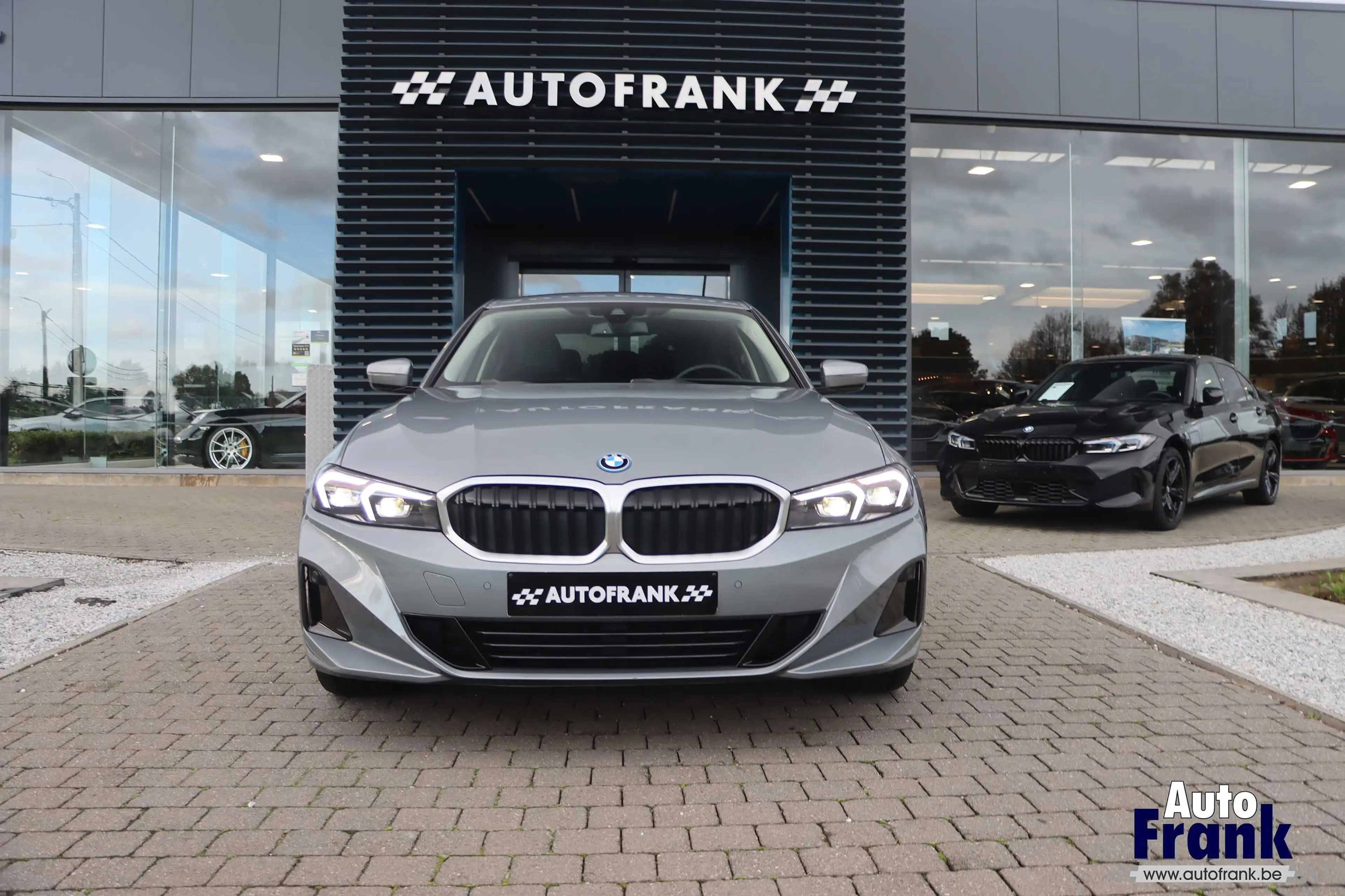 BMW 320 E / BERLINE / SPORTSTOEL / VERW ZTL / HUD / PDC — photo 2