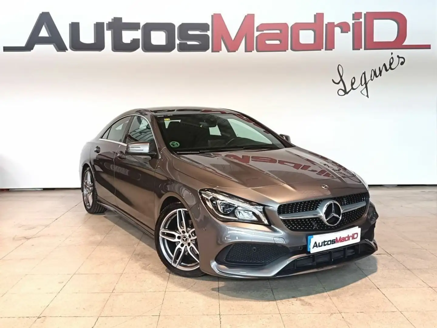 Mercedes-Benz CLA 200 Gris - 1