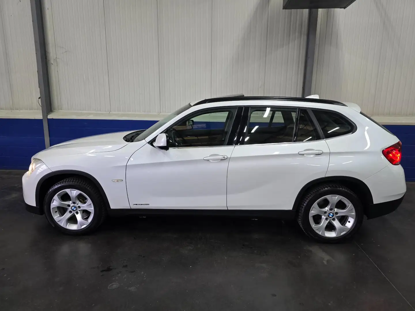 BMW X1 XDrive28i Business Blanc - 2