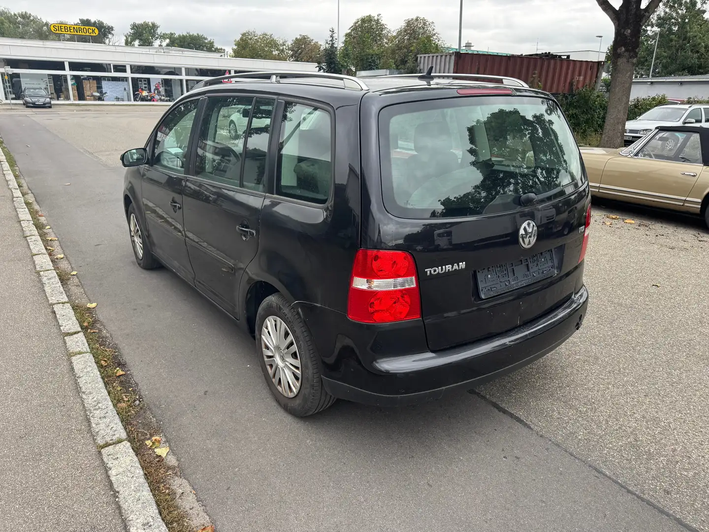Volkswagen Touran Trendline Schwarz - 2