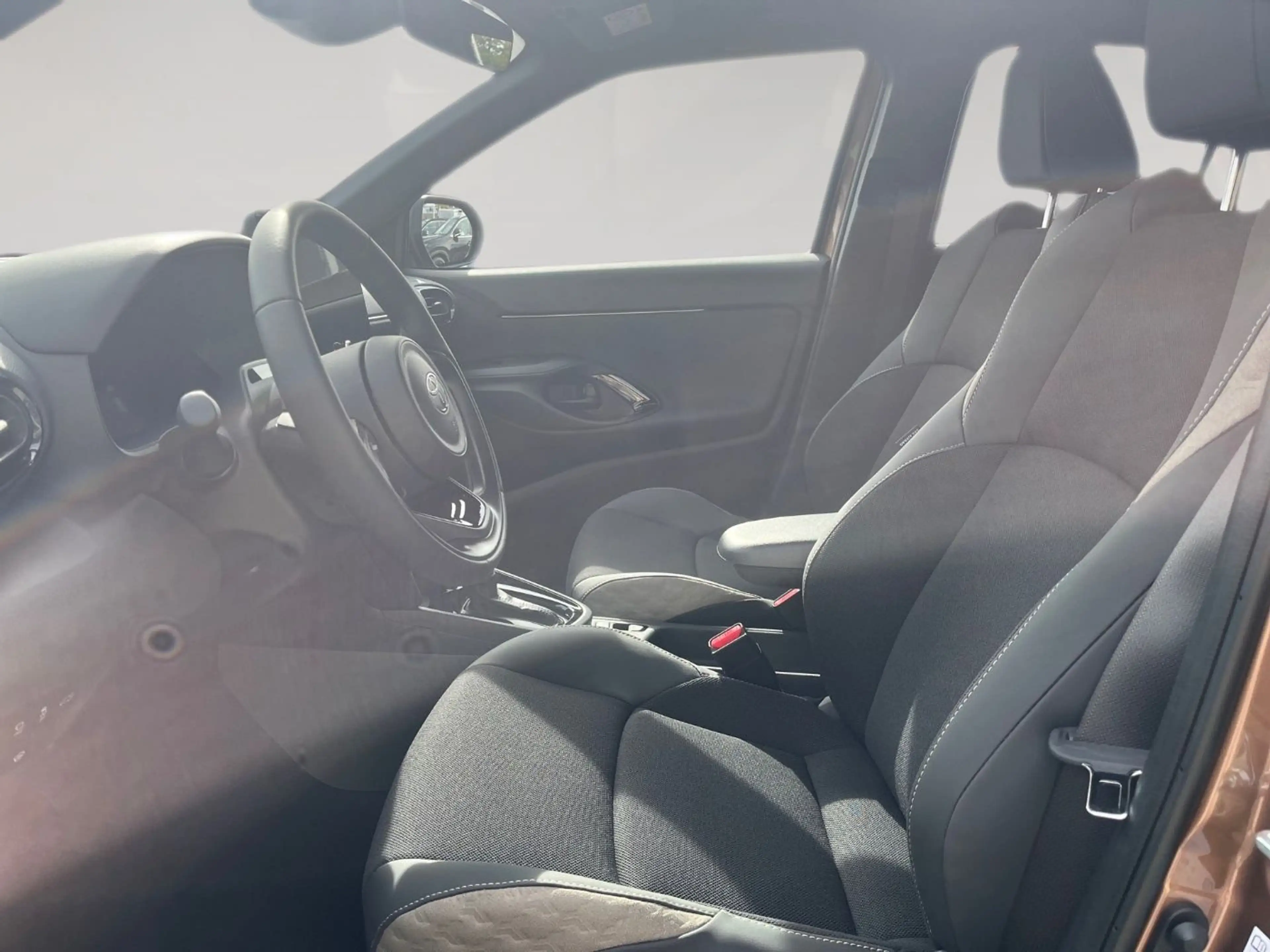 Toyota Yaris Cross Lounge 1.5 VVT-i Hybrid mit Premium- — photo 7