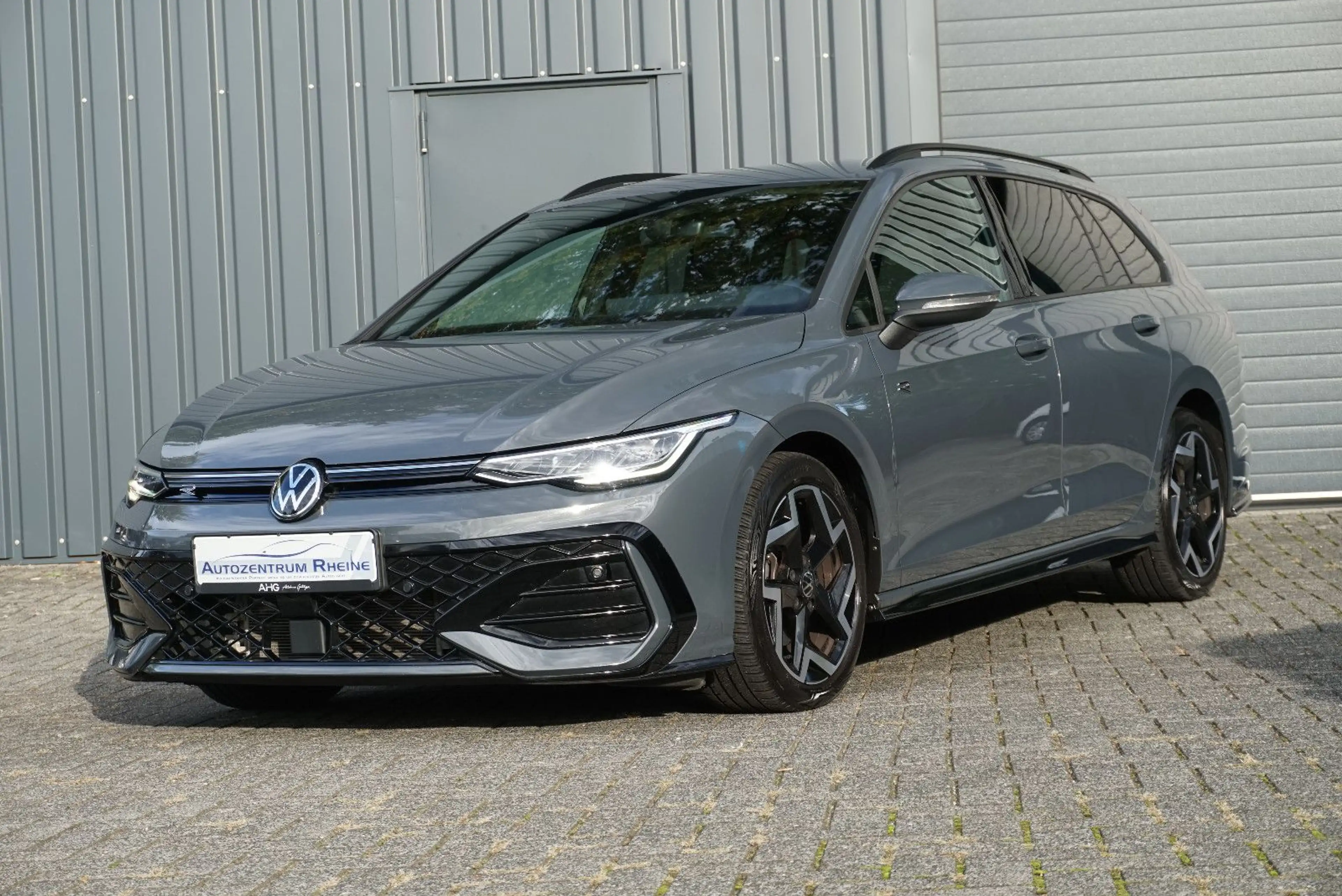Volkswagen Golf VIII Variant 1.5 TSI R-Line SHZ LED Kamera — photo 3