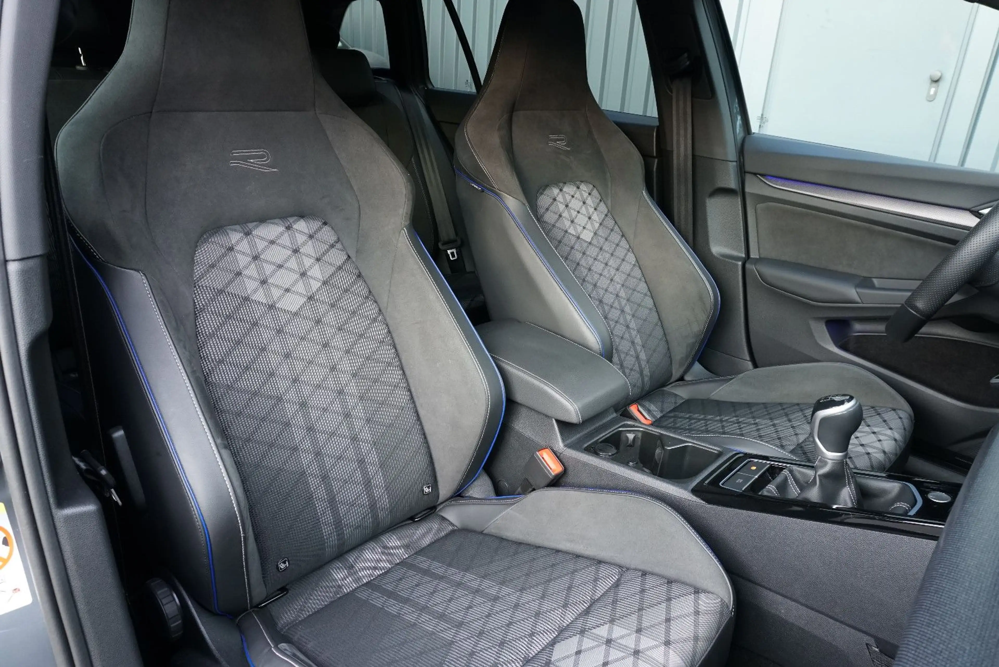Volkswagen Golf VIII Variant 1.5 TSI R-Line SHZ LED Kamera — photo 15