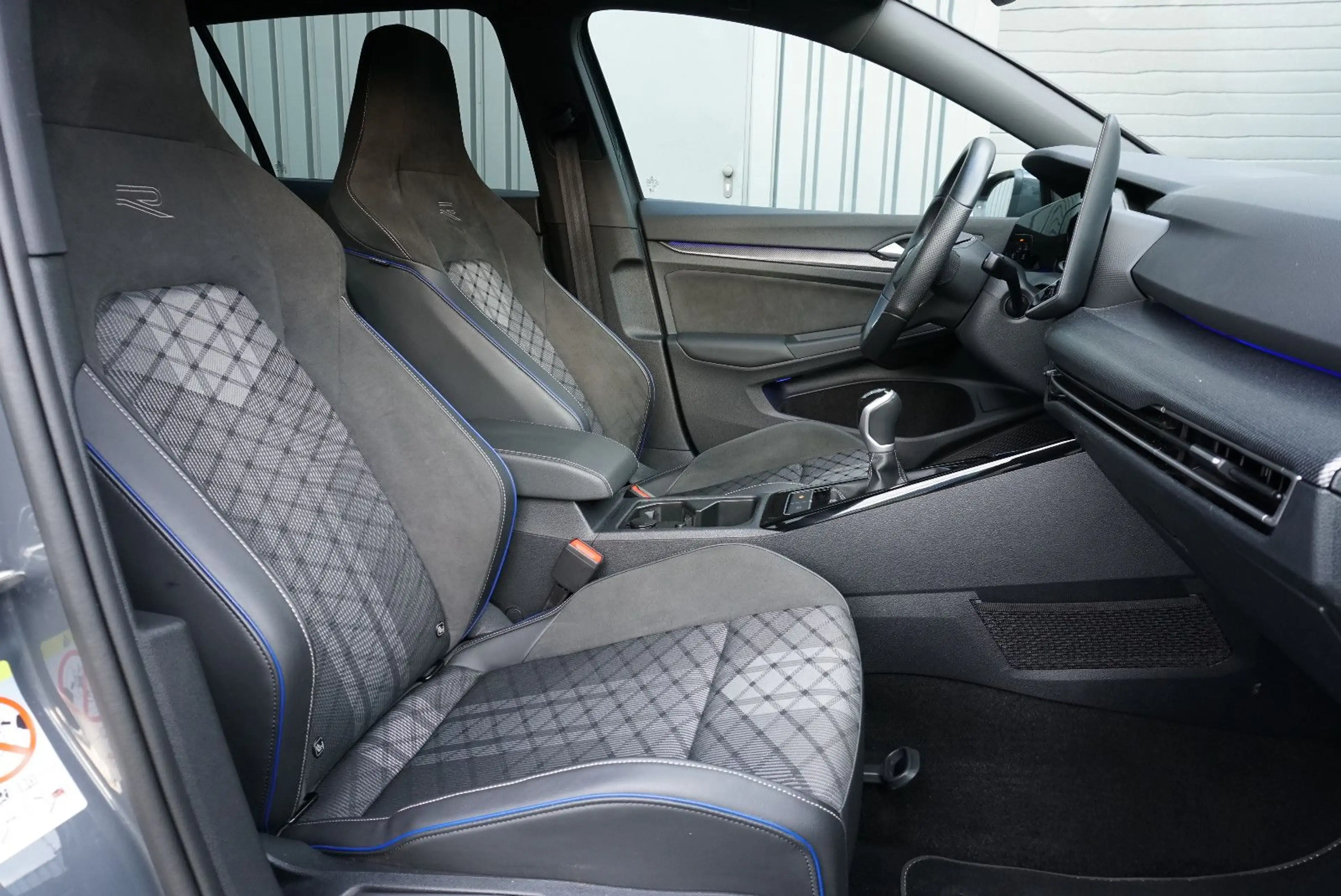 Volkswagen Golf VIII Variant 1.5 TSI R-Line SHZ LED Kamera — photo 14