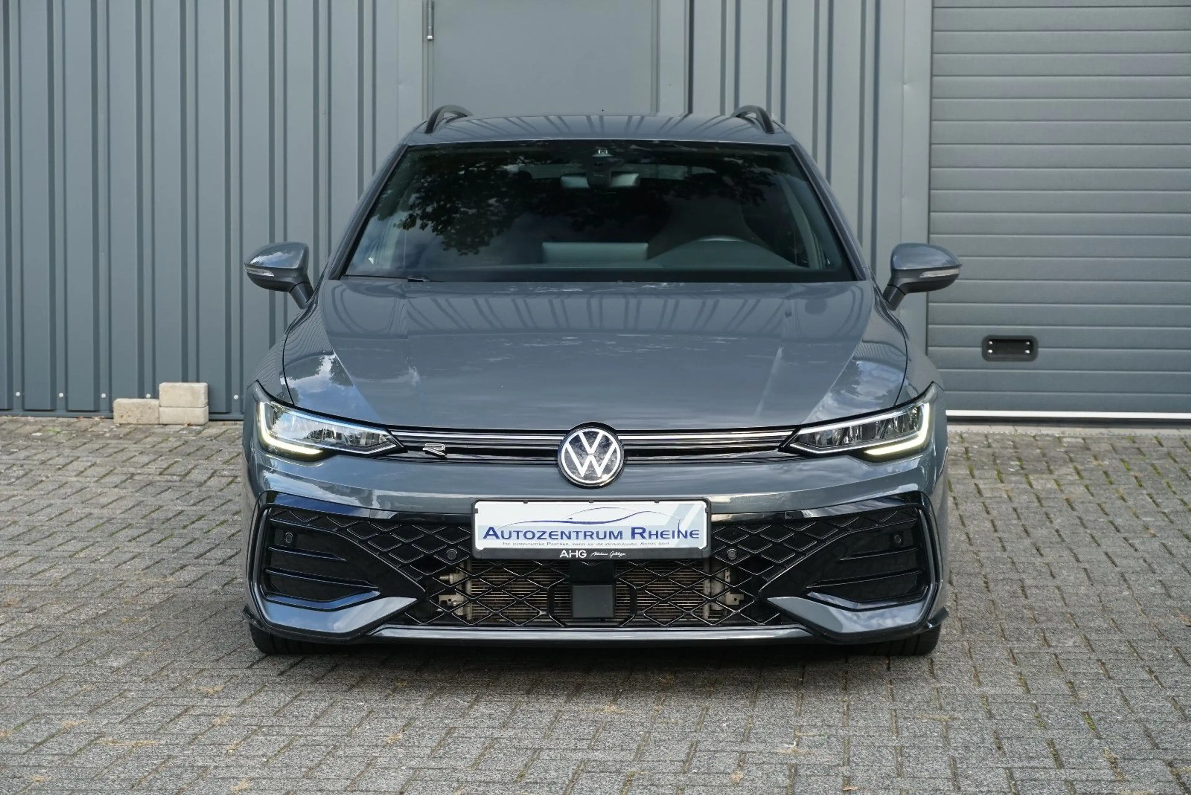 Volkswagen Golf VIII Variant 1.5 TSI R-Line SHZ LED Kamera — photo 2