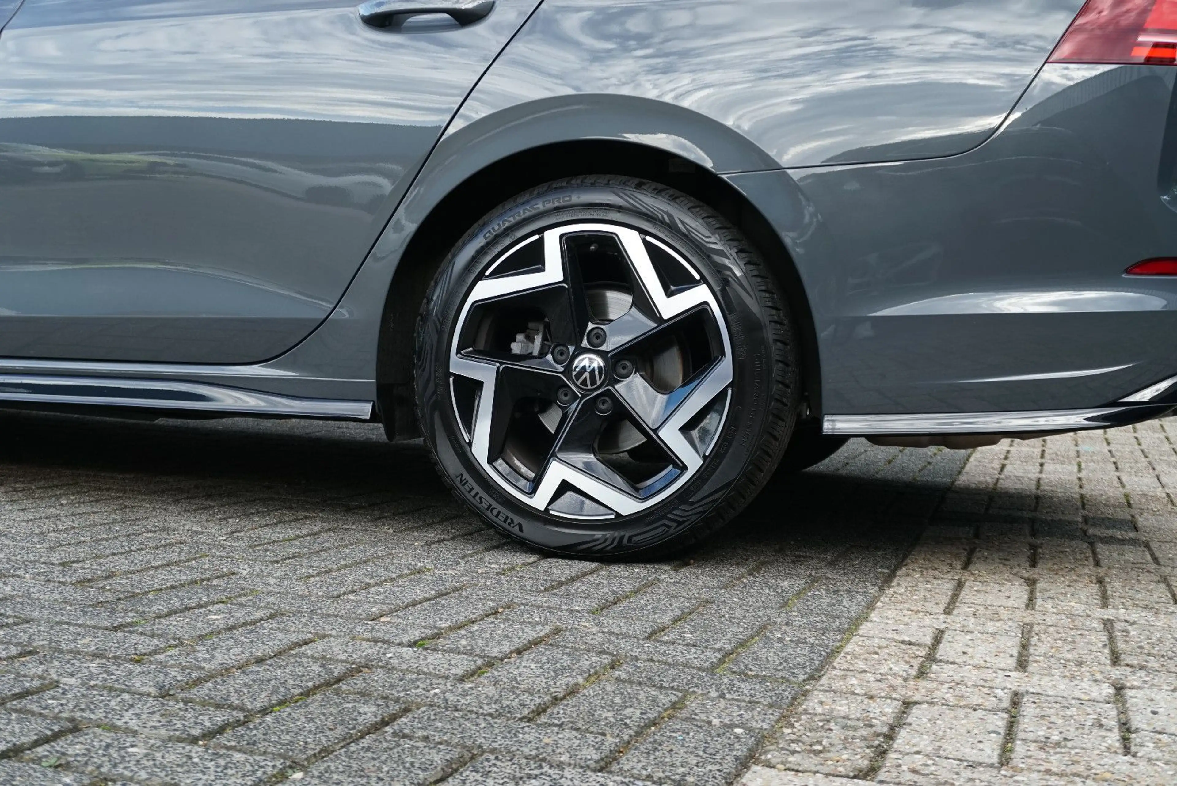 Volkswagen Golf VIII Variant 1.5 TSI R-Line SHZ LED Kamera — photo 12