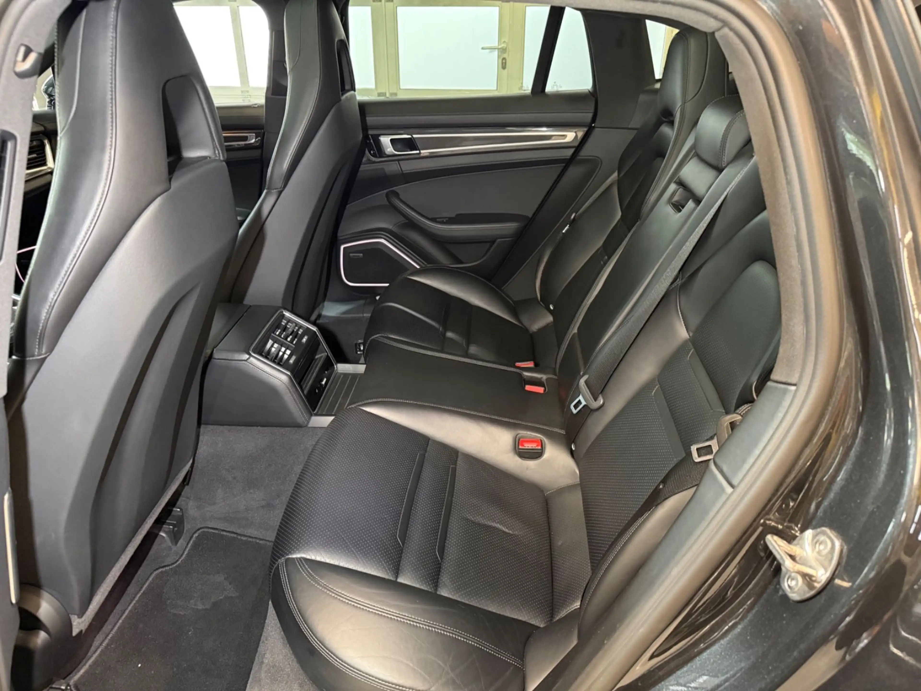 Porsche Panamera Sport Turismo 4 E-Hybrid LED~PANO~RFK — photo 13