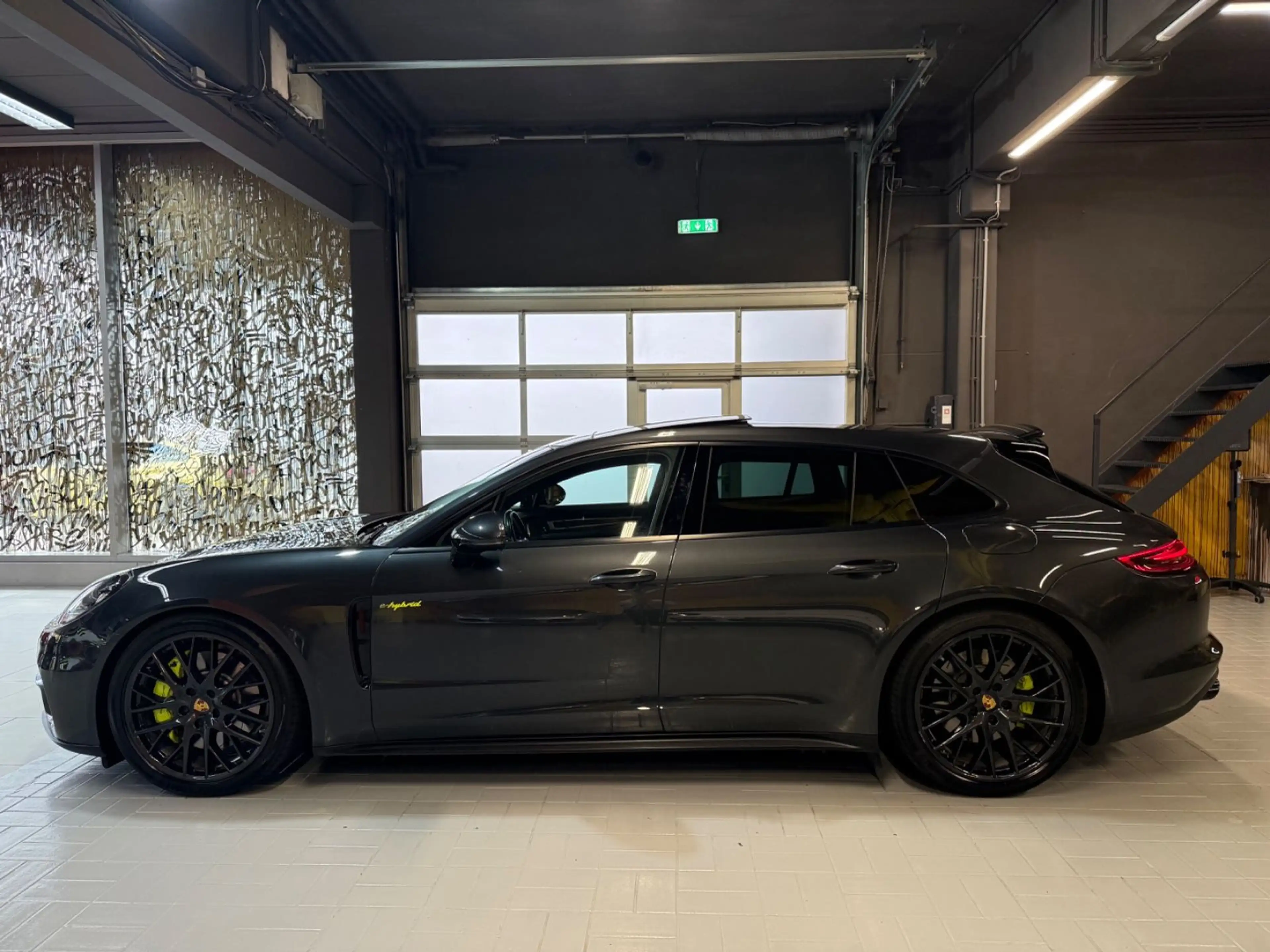 Porsche Panamera Sport Turismo 4 E-Hybrid LED~PANO~RFK — photo 4