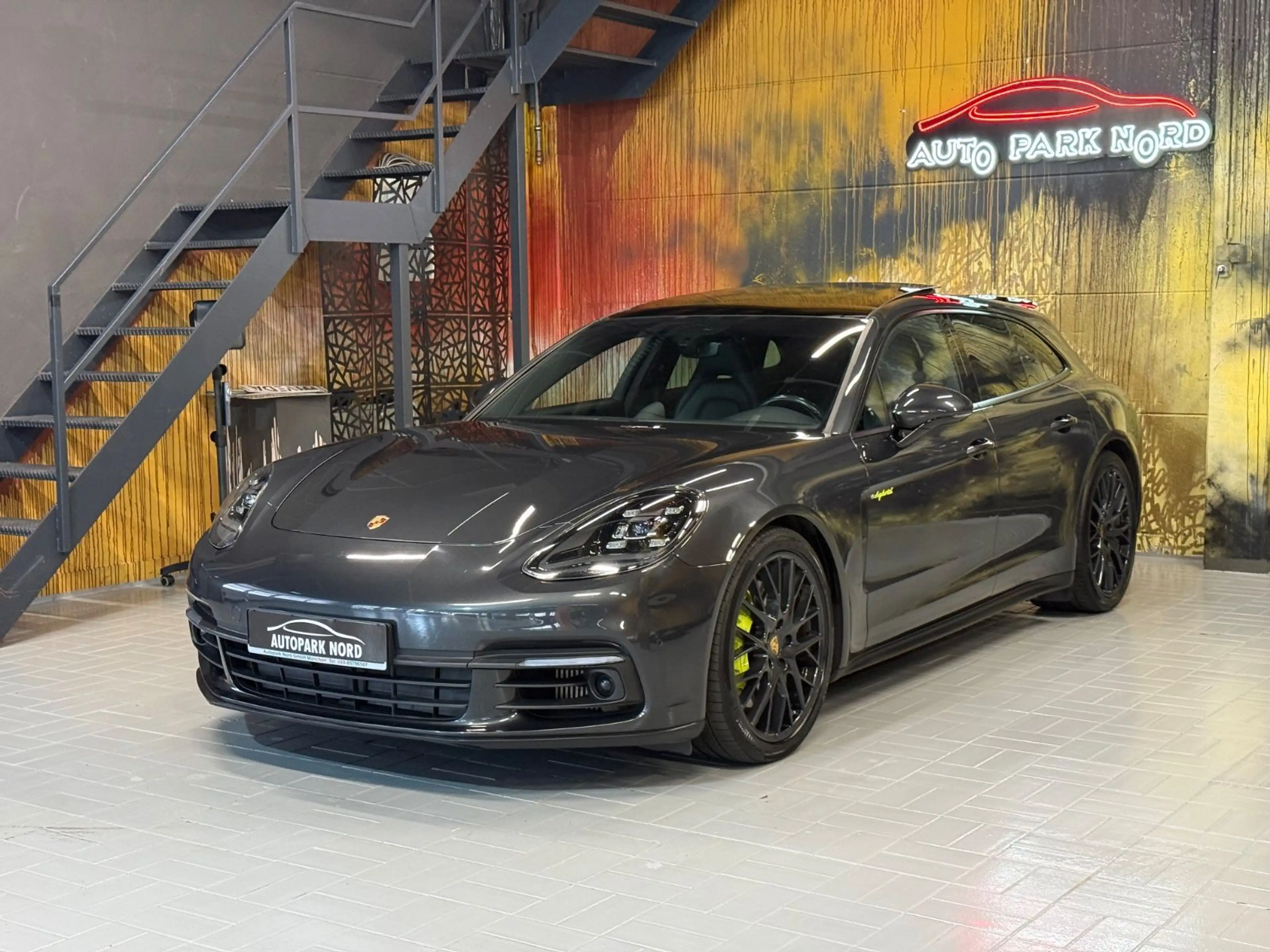 Porsche Panamera Sport Turismo 4 E-Hybrid LED~PANO~RFK — photo 3