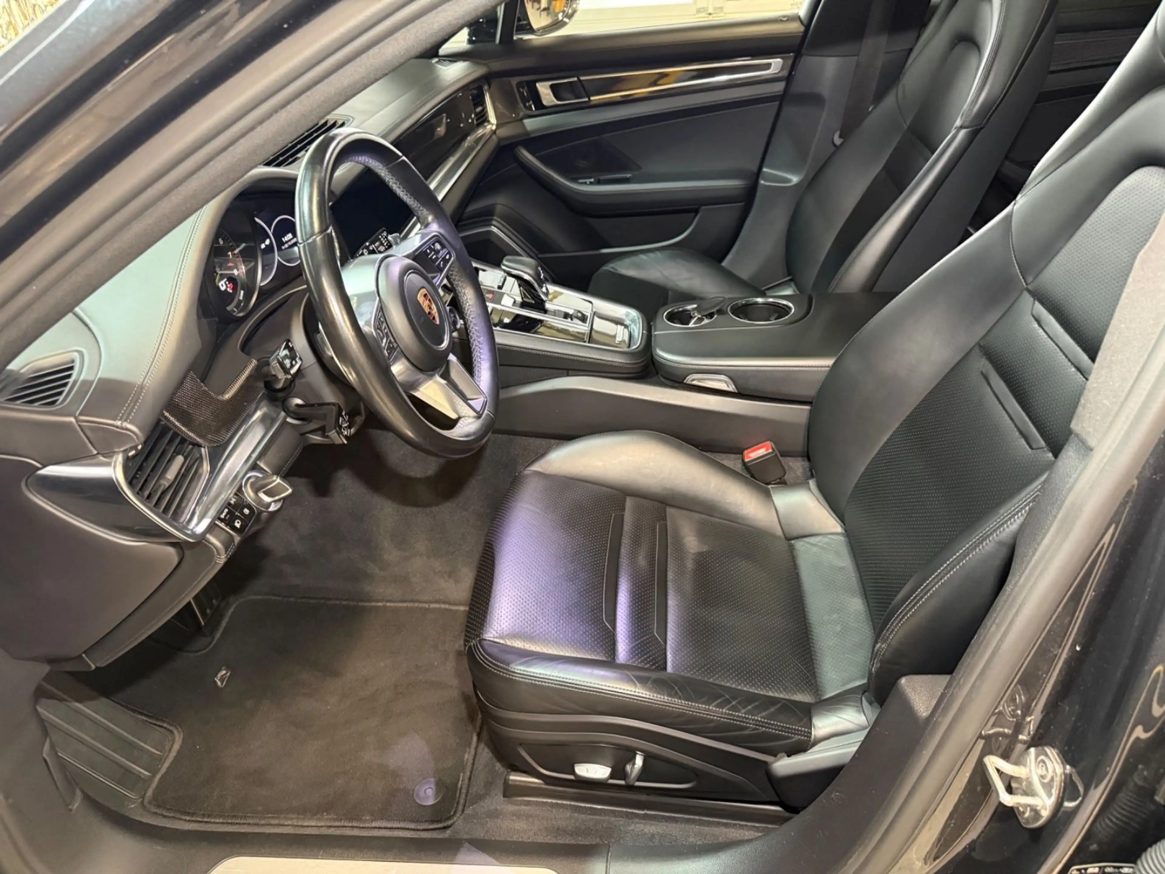 Porsche Panamera Sport Turismo 4 E-Hybrid LED~PANO~RFK — photo 12