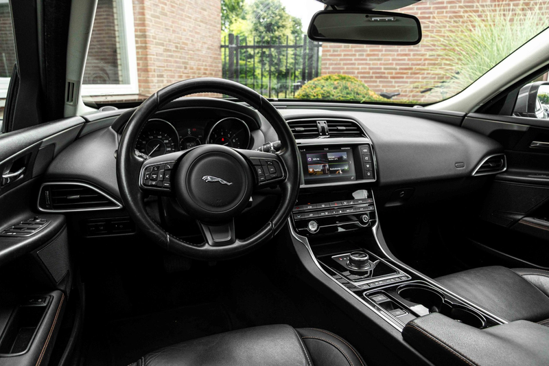 Jaguar XE 2.0 Portfolio 200 PK Afn. Trekhaak Camera Leder Cr — photo 12