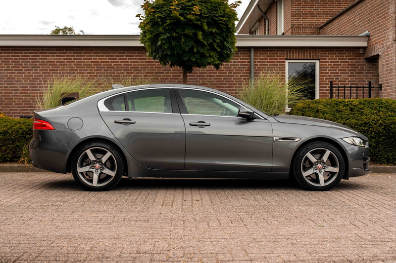 Jaguar XE 2.0 Portfolio 200 PK Afn. Trekhaak Camera Leder Cr — photo 5