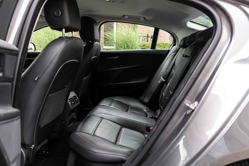 Jaguar XE 2.0 Portfolio 200 PK Afn. Trekhaak Camera Leder Cr — photo 14