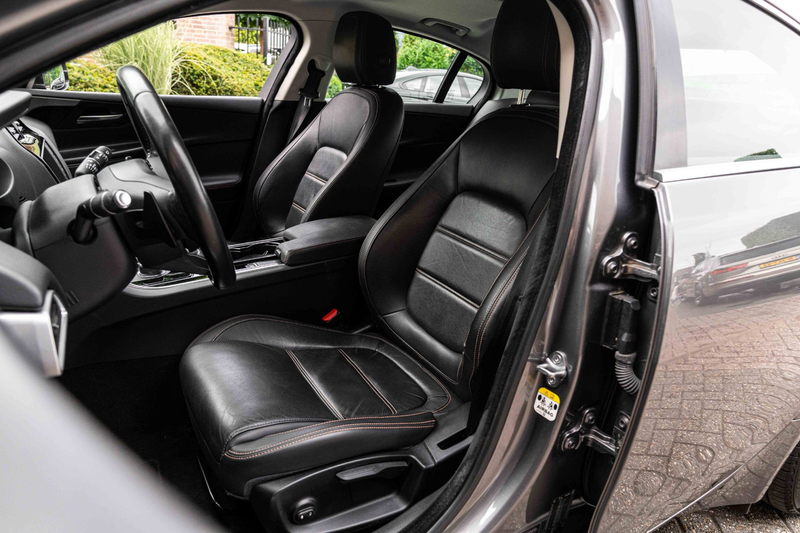 Jaguar XE 2.0 Portfolio 200 PK Afn. Trekhaak Camera Leder Cr — photo 13