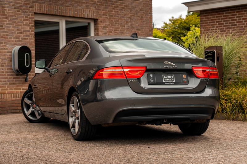 Jaguar XE 2.0 Portfolio 200 PK Afn. Trekhaak Camera Leder Cr — photo 2