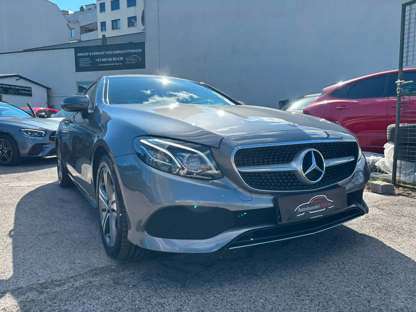 Mercedes-Benz E 220 d 4MATIC Automatik Allrad 194PS Leder LED Hifi Grau - 1