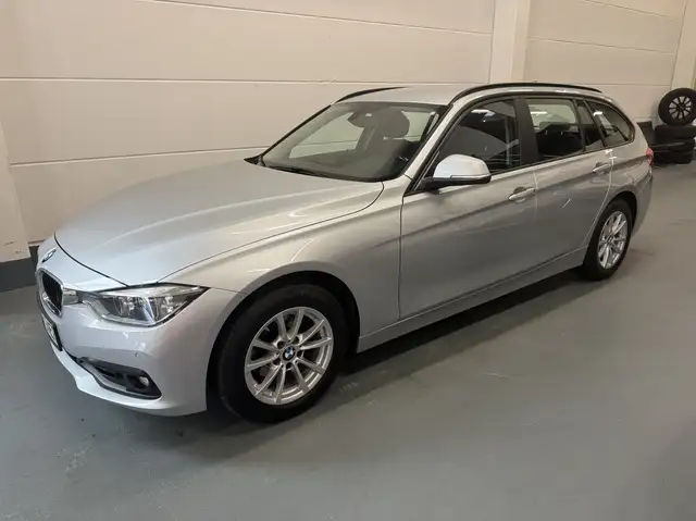 BMW 318 d Touring Navi*LED*PDC*e-AHK*e-Heckklappe*Sitzheiz
