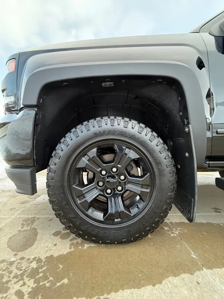 Chevrolet Silverado 1500 photo Chevrolet Silverado 1500