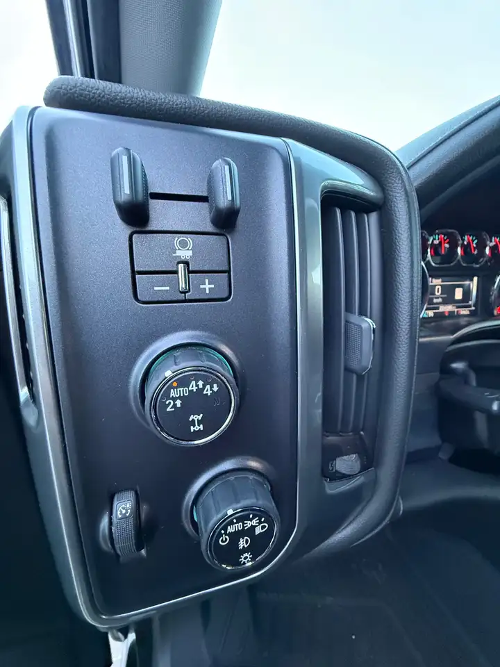 Chevrolet Silverado 1500 photo Chevrolet Silverado 1500