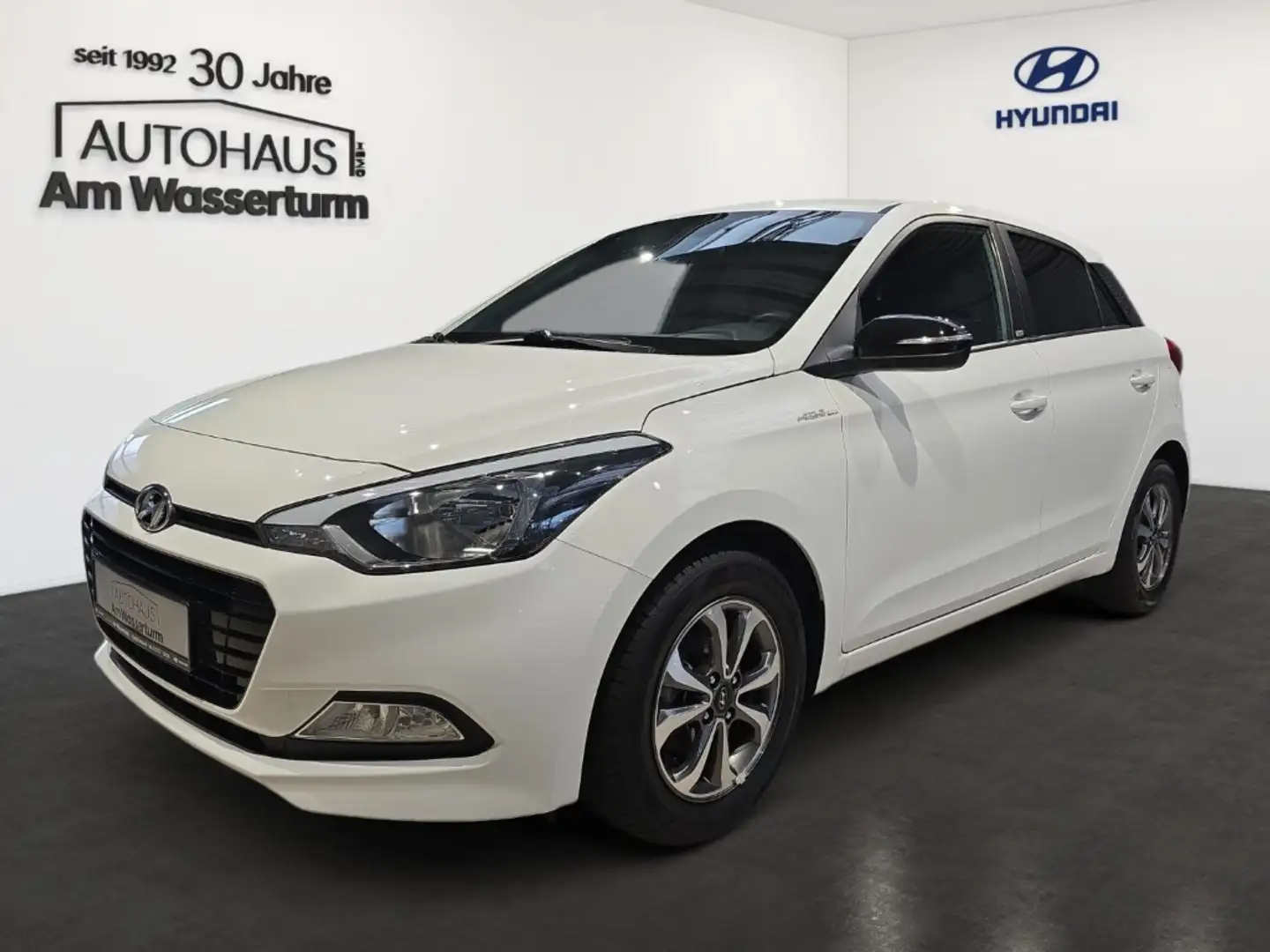 Hyundai i20 1.2 Passion Sitzheizung Lenkradheizung Klima Alu Weiß - 1