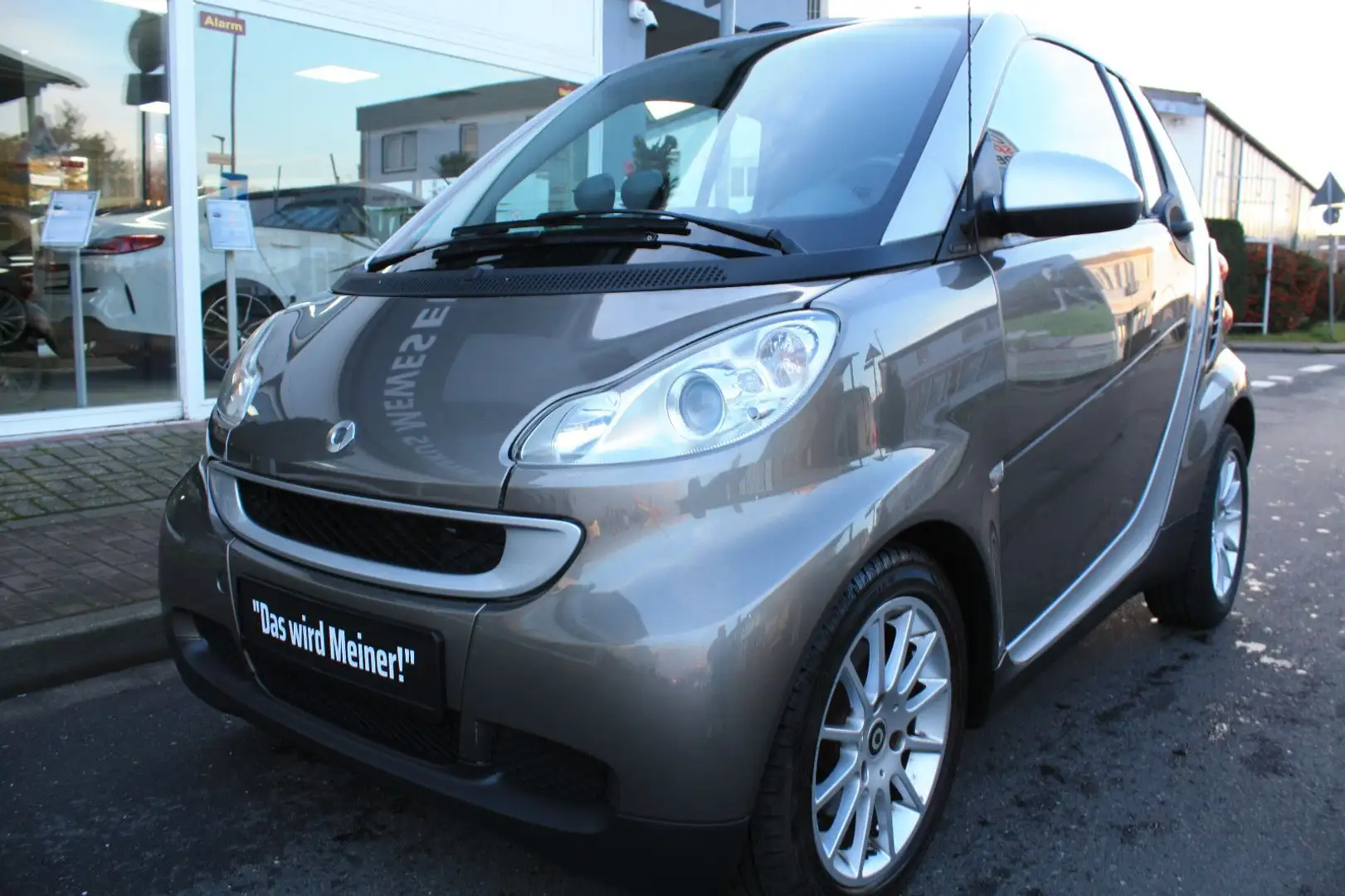 smart forTwo fortwo cabrio Micro Hybrid Drive 52 kW Grau - 2