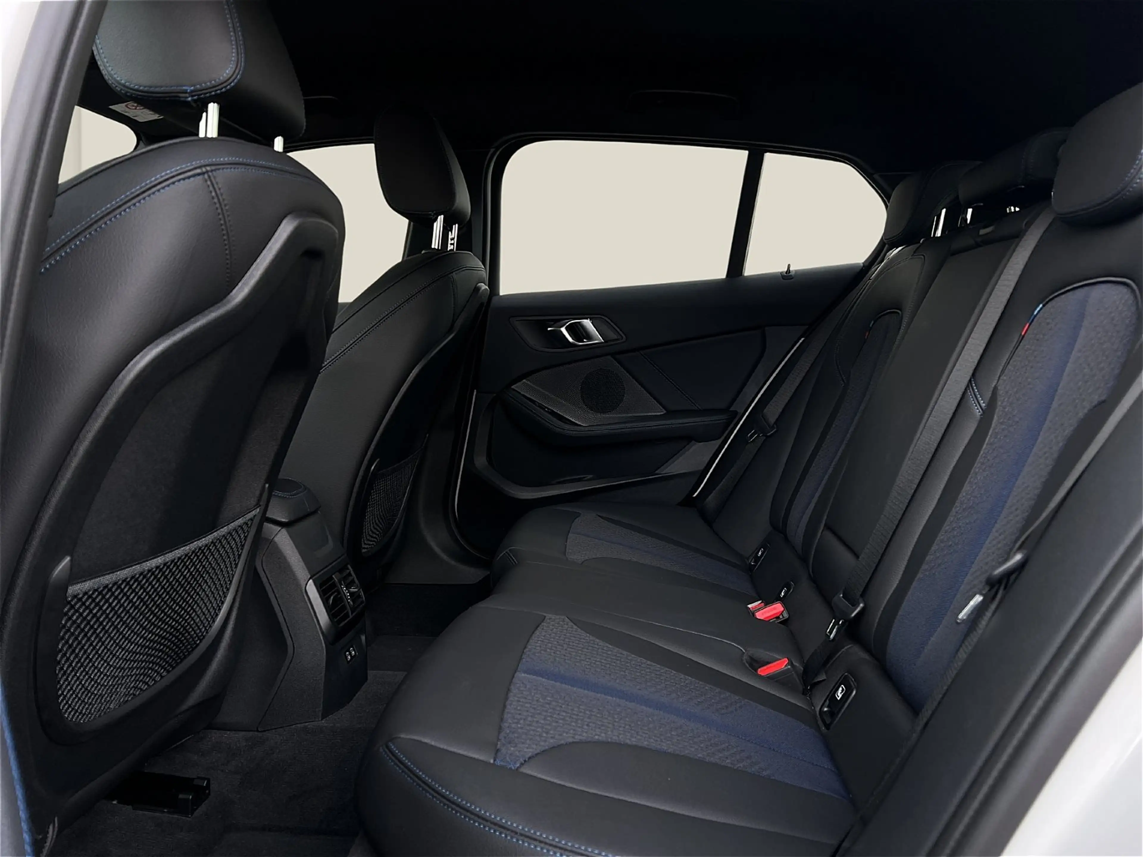 BMW 135 M135i xDrive Hatch — photo 11