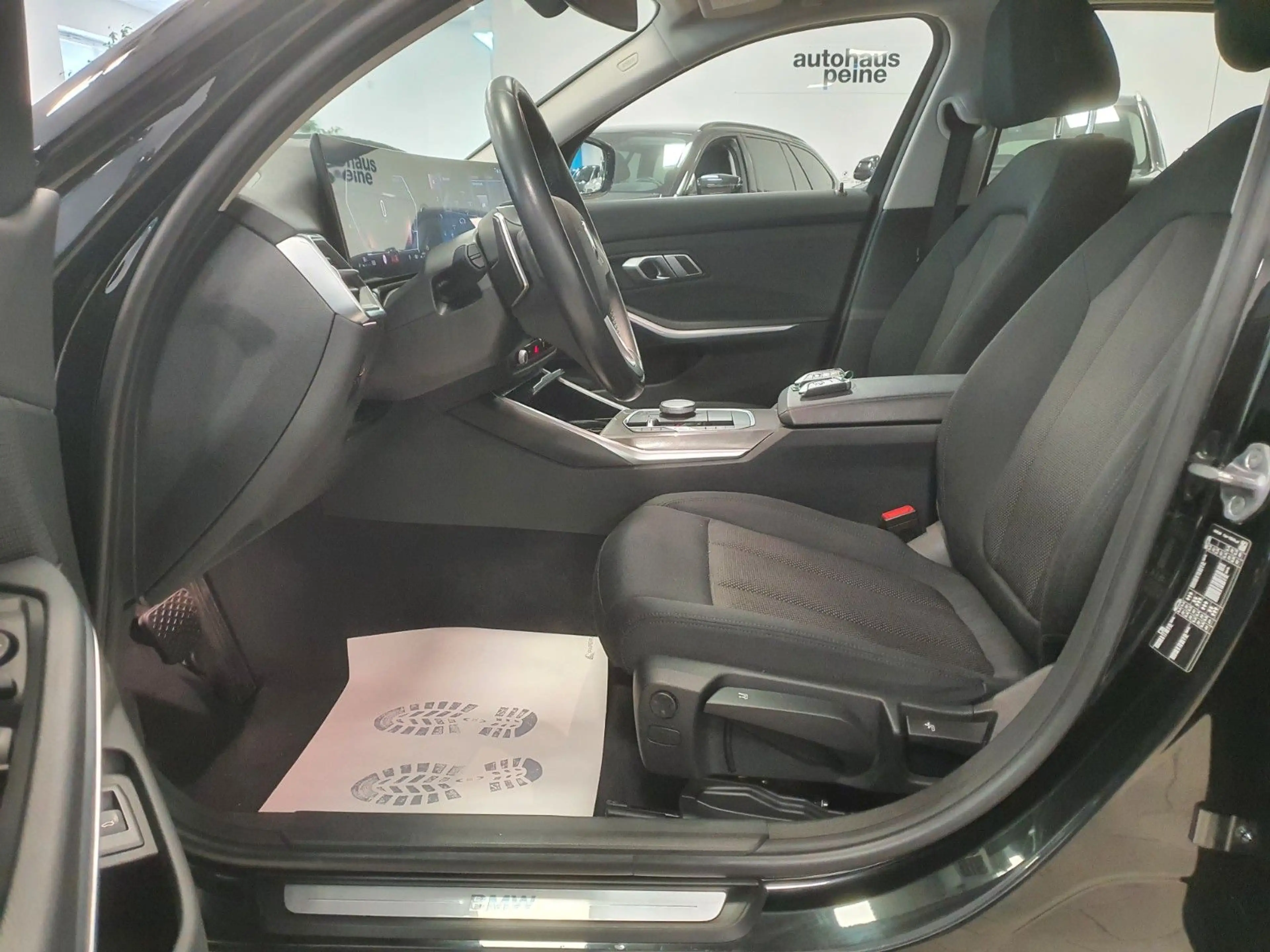 BMW 320 d SAG/AHK/StandHeiz/Stop&Go/ParkAssist — photo 15