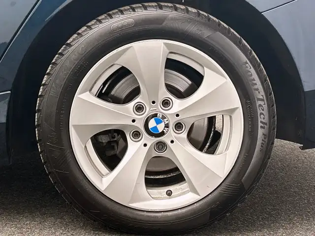 BMW 1 Series view 16