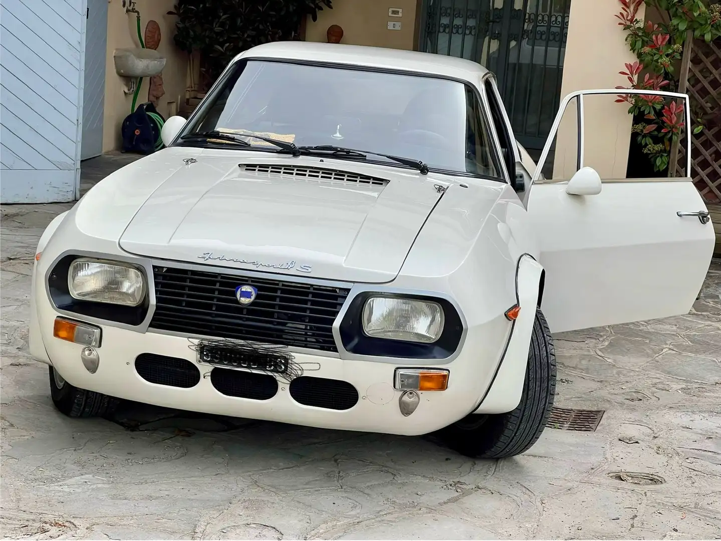 Lancia Fulvia 1.3 zagato Beyaz - 1