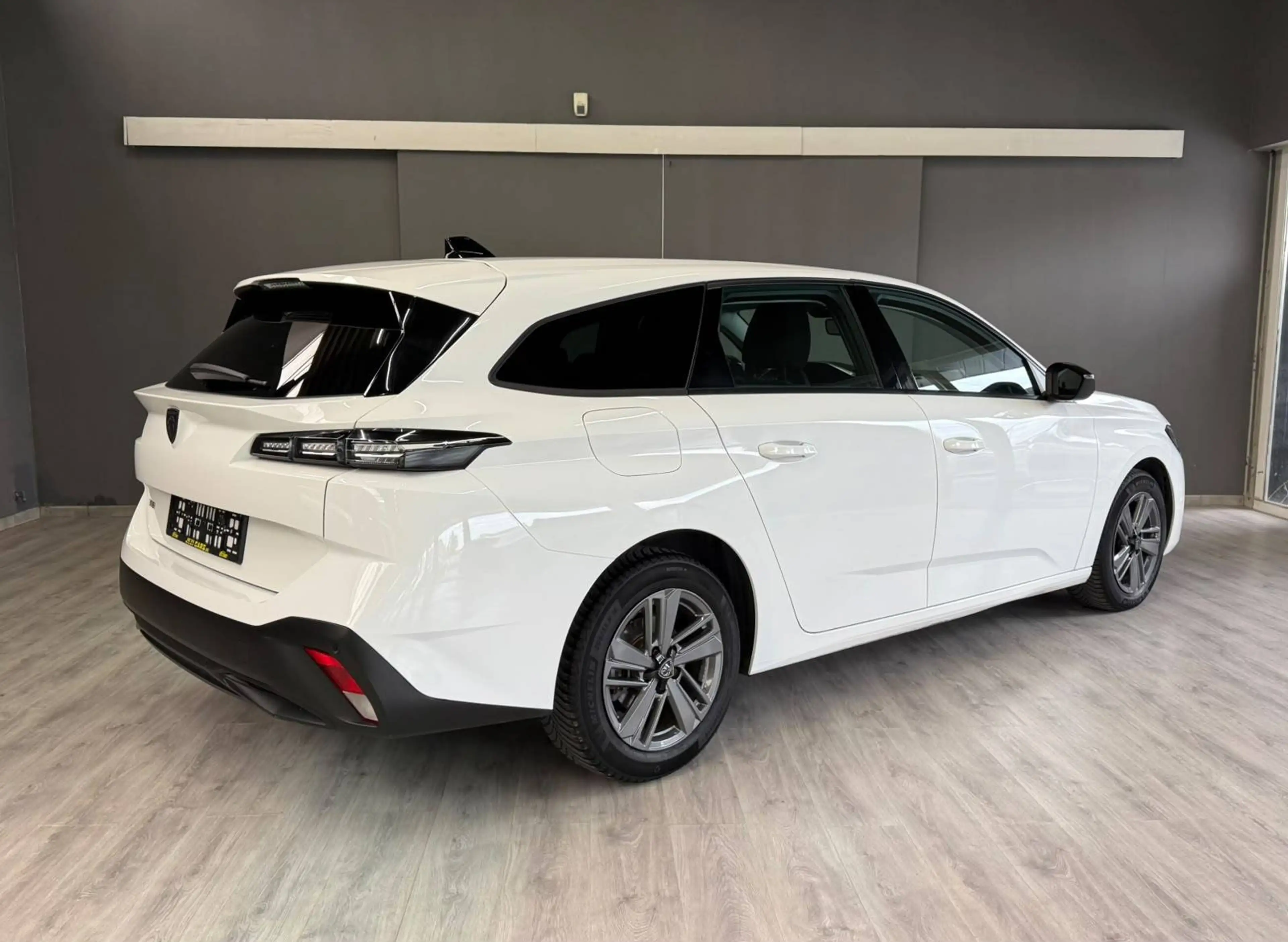 Peugeot 308 308 SW 1.2  Active Pack S — photo 3