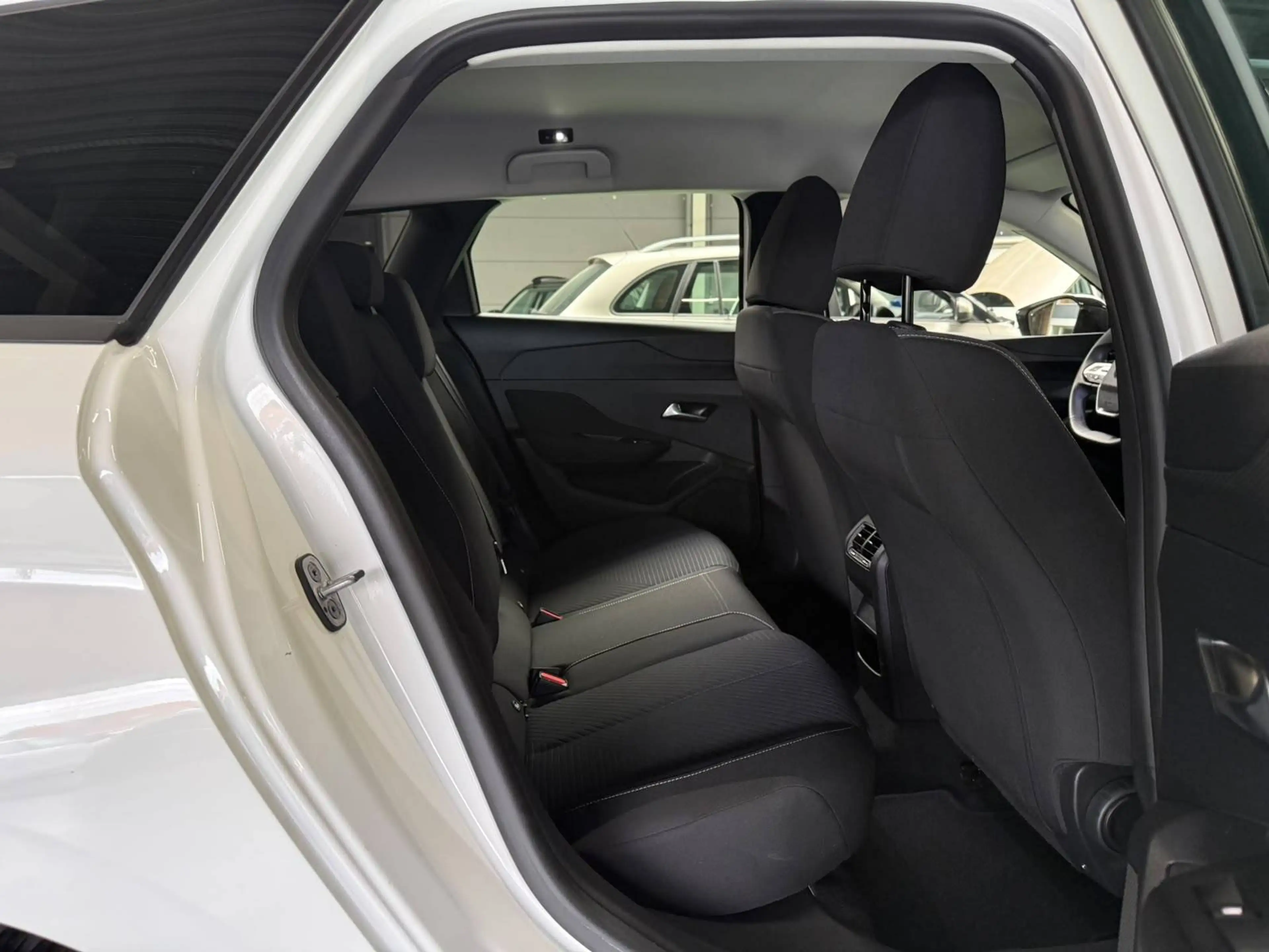 Peugeot 308 308 SW 1.2  Active Pack S — photo 15