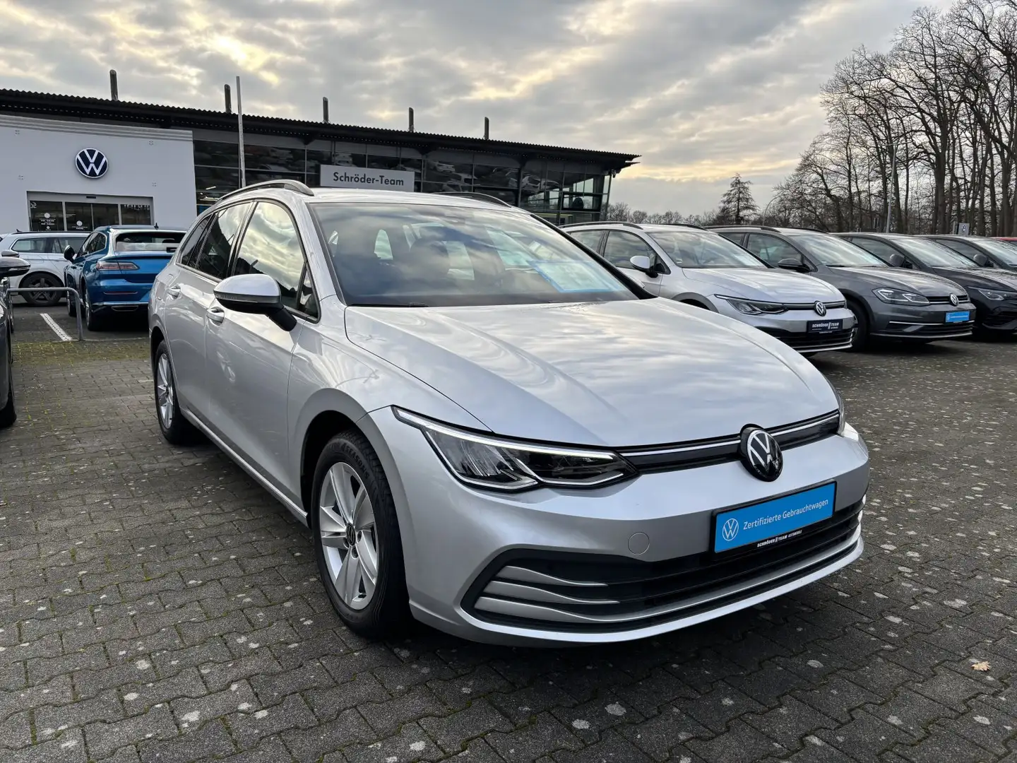 Volkswagen Golf Variant 1.5 eTSI DSG Life Silber - 2